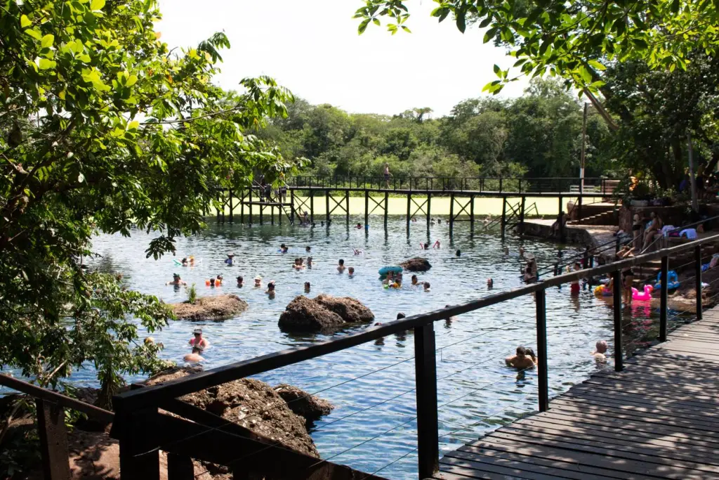 Estrutura turística de Lagoa Santa permite aos visitantes aproveitar as águas naturalmente aquecidas da região. (Foto: Reprodução/Lagoa Santa)
