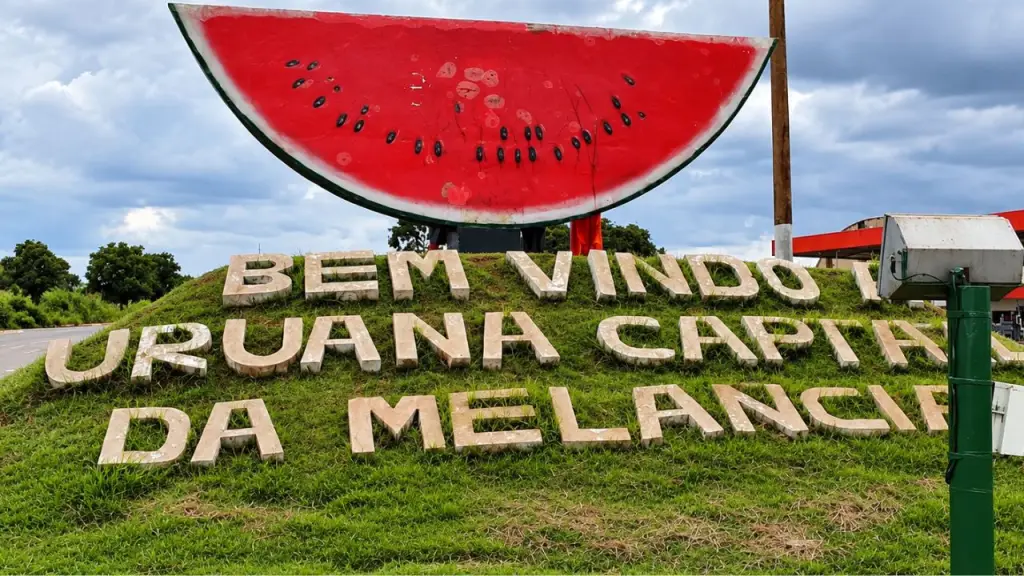 entrada da cidade de uruana, capital da melancia
