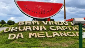entrada da cidade de uruana, capital da melancia