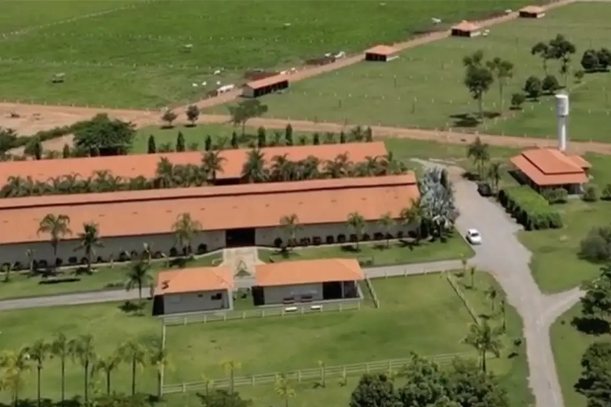 A fazenda milionária de Henrique e Juliano que parece um resort de luxo, tem aeroporto próprio e emprega 50 pessoas