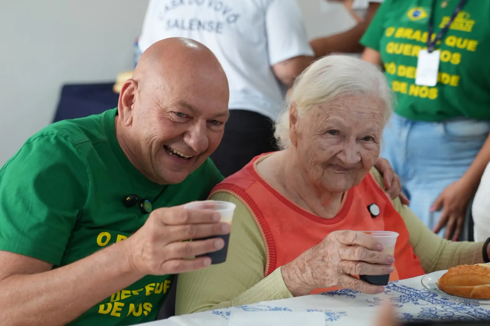 Luciano Hang, dono da Havan, se emociona com história de idosa de 82 anos e decide realizar um grande sonho dela