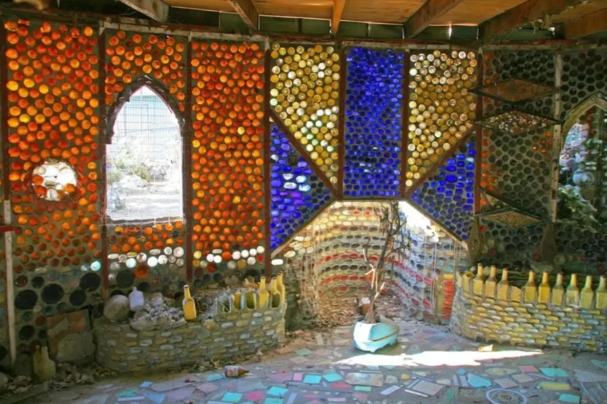 casa feita com garrafas