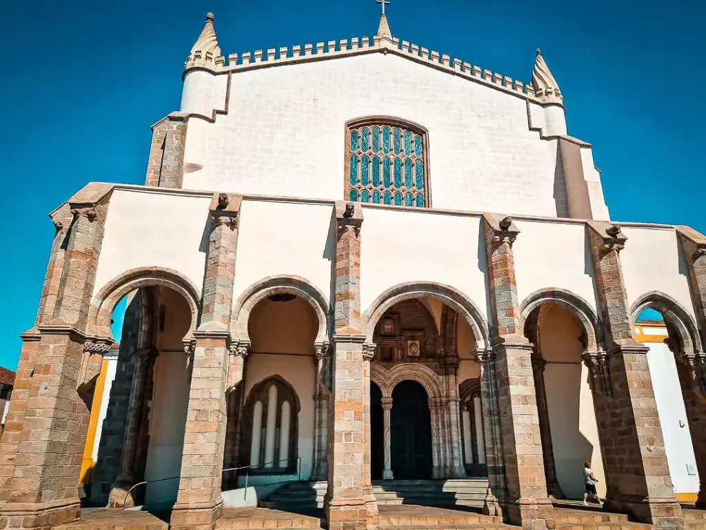 capela revestida com ossos humanos