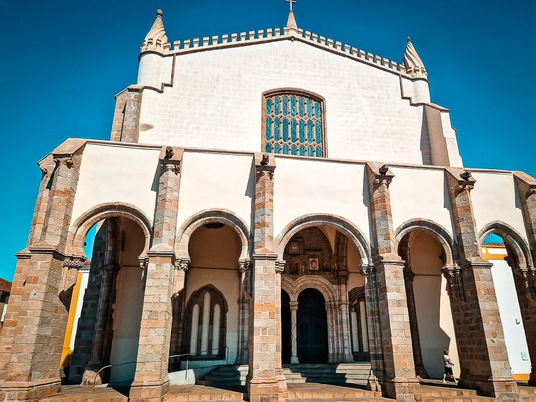 capela revestida com ossos humanos