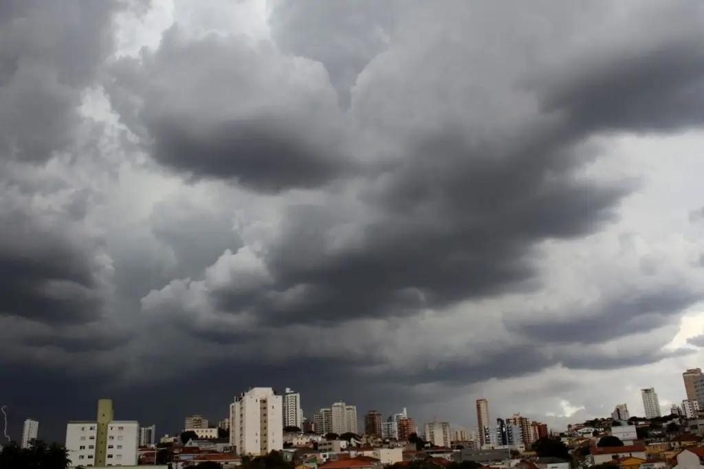 Cimehgo prevê risco de tempestades em mais de 80 municípios de Goiás no início da semana