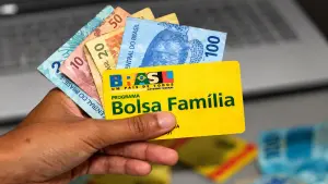Governo federal antecipou os pagamentos do Bolsa Família de outubro e anunciou reajuste de 15,04% nos benefícios. (Foto: Reprodução/Agência Brasil)