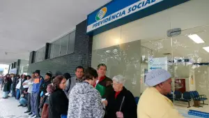 Regra de transição do INSS exigirá 60 anos de idade para mulheres e 65 para homens a partir de janeiro de 2027