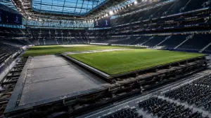 Estádio do Tottenham utiliza sistema retrátil que permite guardar o gramado natural em aproximadamente 25 minutos