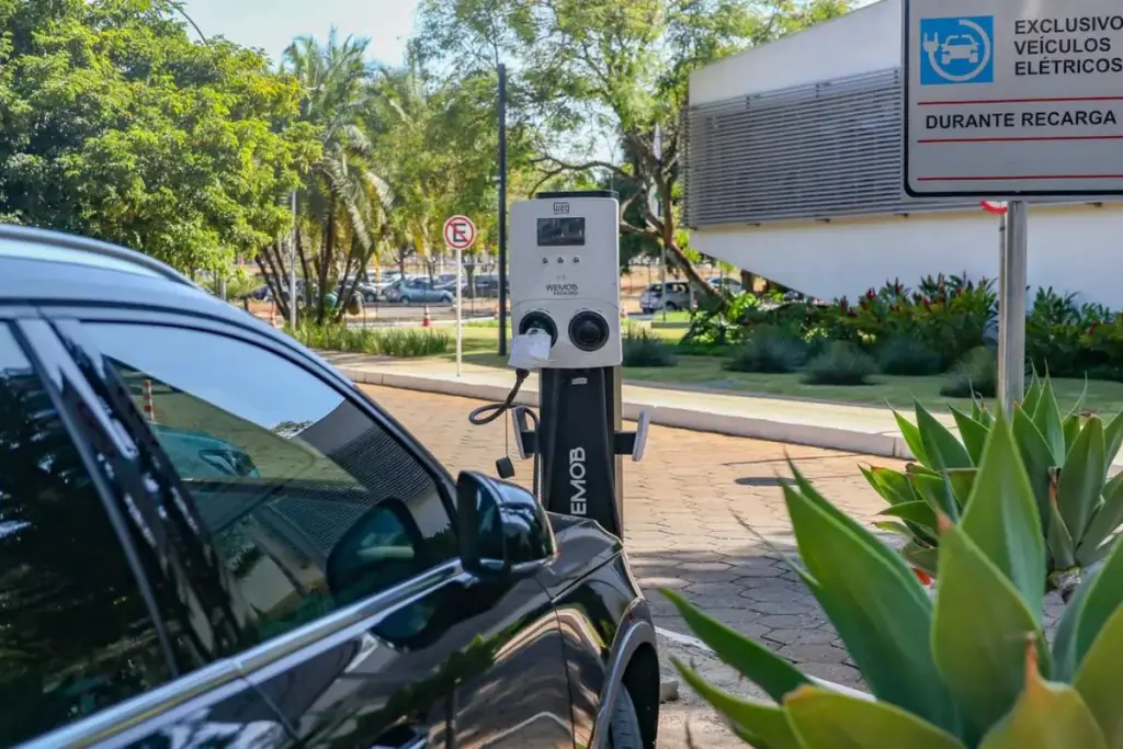 Frota de elétricos e híbridos cresce 91% em Goiás e passa de 33 mil veículos