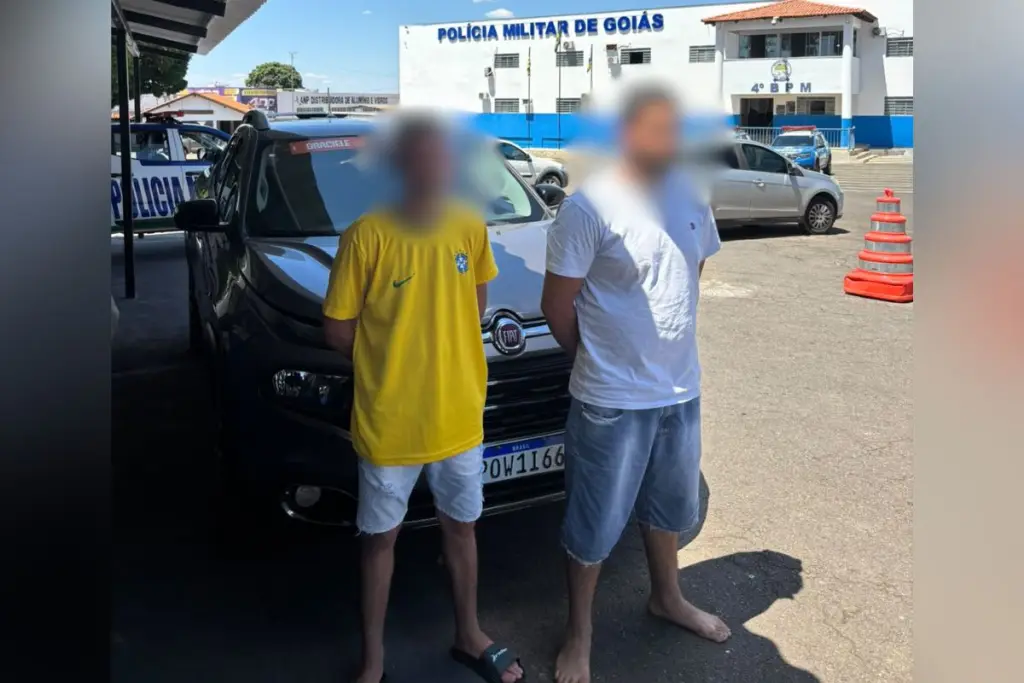 Suspeitos de matar casal em distribuidora de Anápolis foram perseguidos por homens armados e buscaram proteção no 4º BPM. (Foto: Reprodução)
