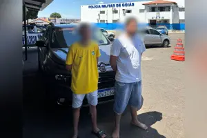 Suspeitos de matar casal em distribuidora de Anápolis foram perseguidos por homens armados e buscaram proteção no 4º BPM. (Foto: Reprodução)