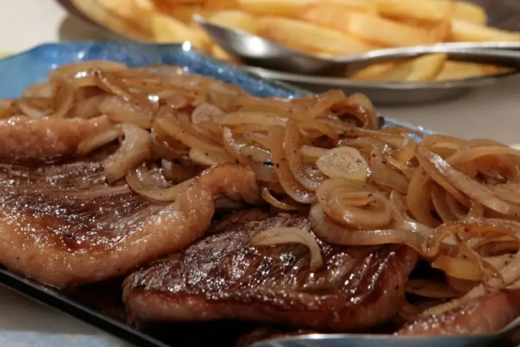 6 cortes de carne baratos que ficam macios no bife do dia a dia e que quase ninguém lembra de pedir no balcão do açougue