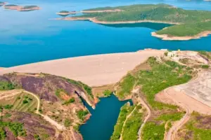 Maior lago do Brasil em volume de água está em Goiás e esconde paisagens entre serras