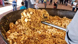 Arroz carreteiro para 10 mil pessoas em Goiás