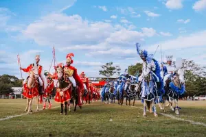 Batalhas entre mouros e cristãos atravessam mais de 200 anos e movimentam 16 cidades de Goiás