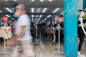 Pequenos comércios planejam contratar, recorrer a parentes e mudar escala de folgas com o fim da 6x1