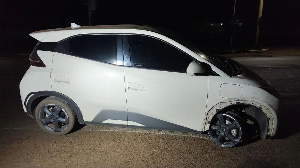 Motorista de aplicativo é rendido por passageiro e tem carro elétrico roubado em Anápolis