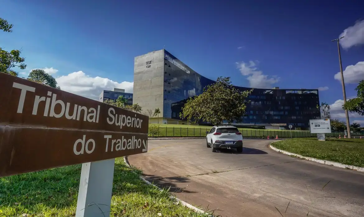 Trabalhadora grávida orientada a vomitar em lixeira receberá R$ 30 mil em ação contra Vivo e call center