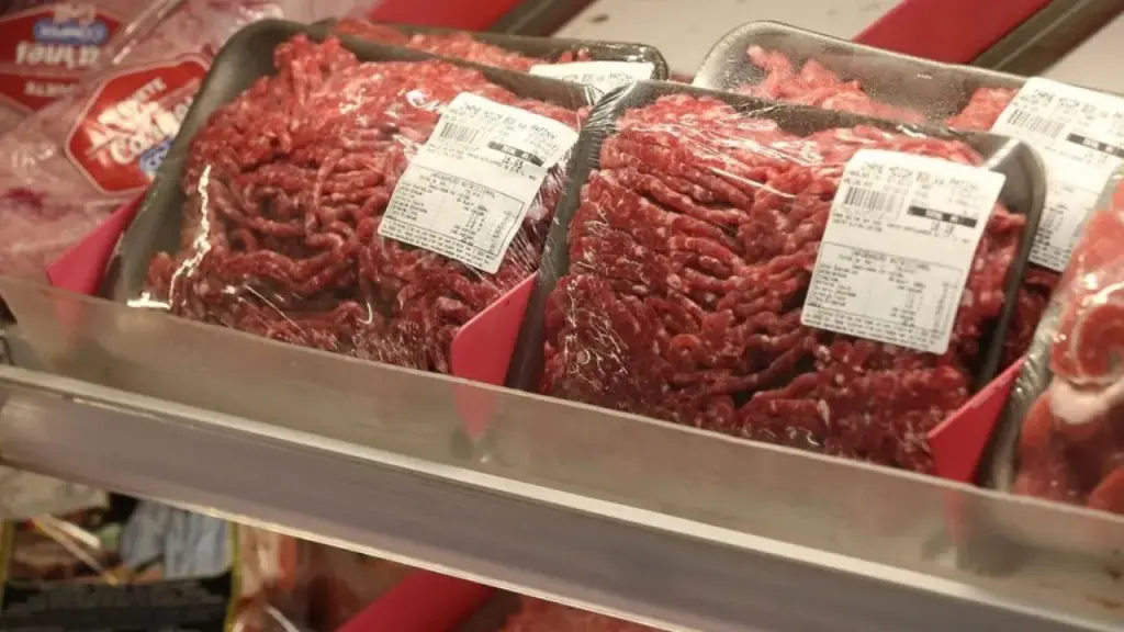 carne moída na bandeja