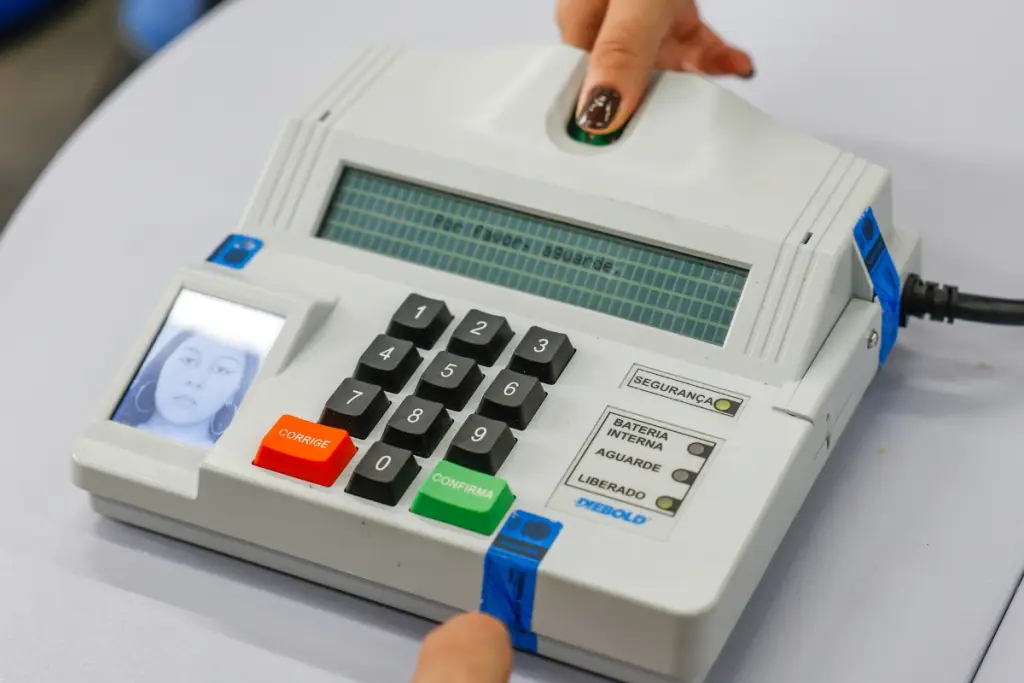 Milão tem clima tenso entre fiscais dos partidos