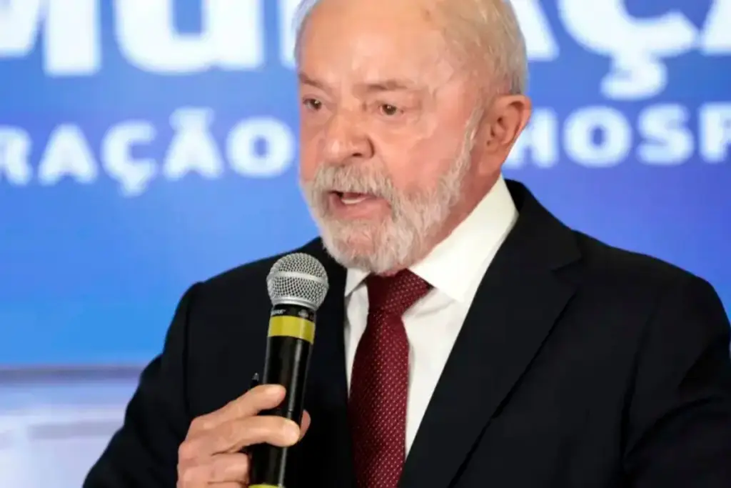 Lula pede ampliação do horário de votação e acusa prefeitos de dificultar acesso às urnas