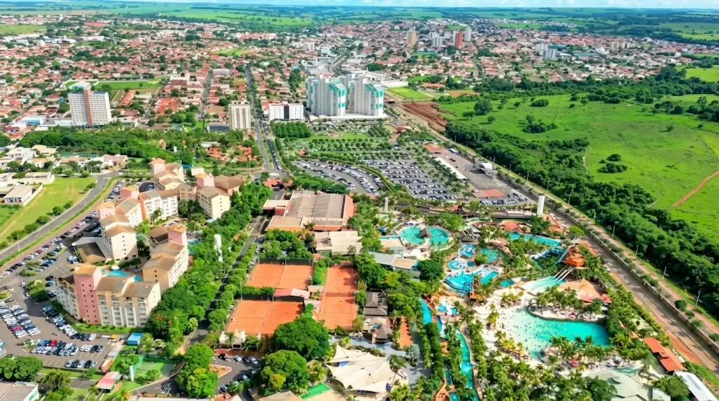 Cidade conhecida como “Orlando brasileira”