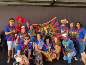 Integrantes da Acadêmicos de São Jorge, projeto liderado por Mãe Carmen que busca resgatar a tradição carnavalesca de Anápolis. (Foto: Arquivo pessoal/Mãe Carmem)