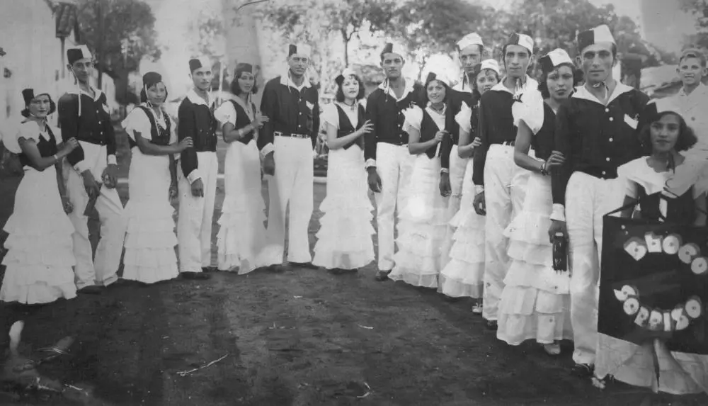 Registro histórico de uma antiga escola de samba de Anápolis. Data e local não identificados. (Foto: Acervo do Museu Histórico de Anápolis)