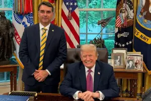 Governo Trump dará visto a Flávio Bolsonaro após fuga do Brasil