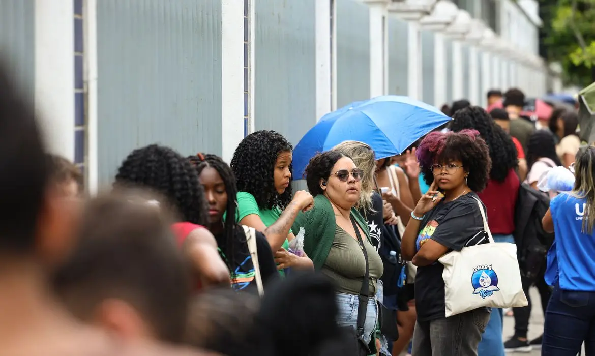 Enem: mulheres e pardos lideram inscrições; confira o painel do Inep