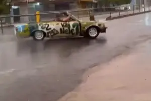 Vídeo mostra carro fazendo manobras perigosas em avenida de Goiânia durante temporal