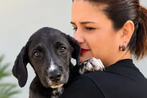 O preconceito também atinge os animais e a cor do pelo não pode determinar o destino de uma vida