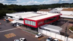 Instalação industrial da Kraft Heinz em Nerópolis, Goiás, cidade que abriga parte importante da operação brasileira da empresa. (Foto: Reprodução/Instagram/@diferente.ag)