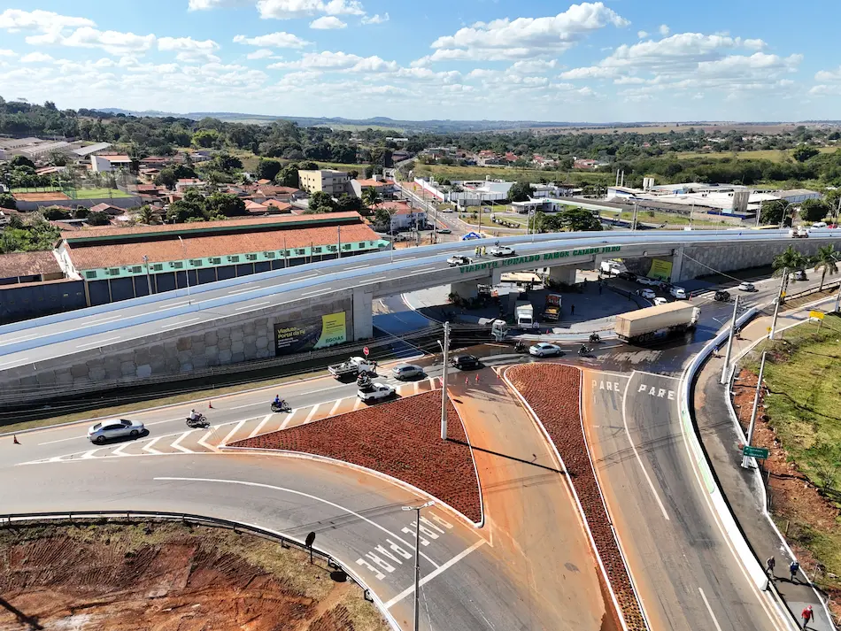 Obras em diferentes regiões de Goiás ampliam a infraestrutura e favorecem o desenvolvimento econômico e social. (Foto: Divulgação)