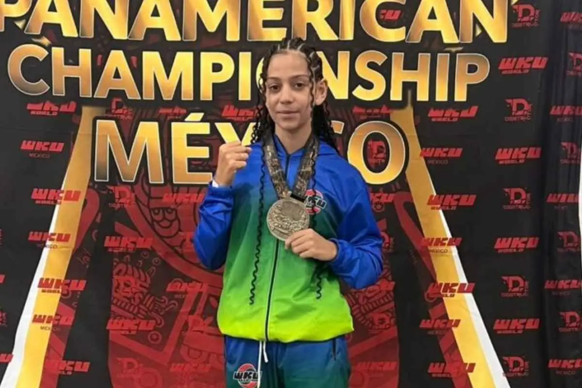 Adolescente de 17 anos começa a treinar Muay Thai em projeto social de Goiânia e ganha ouro internacional
