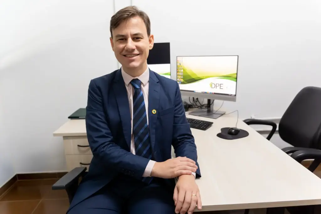 Tairo Esperança, defensor público e coordenador do Núcleo Especializado de Direitos Humanos da DPE-GO. (Foto: Divulgação)