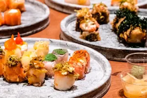 foto de pratos da culinária japonesa