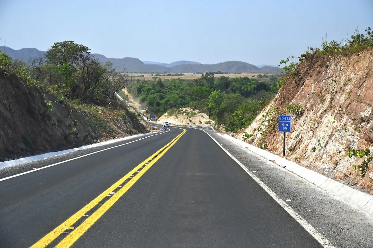 Obras de infraestrutura avançam em diferentes regiões de Goiás, ampliando a mobilidade e fortalecendo o desenvolvimento dos municípios. (Foto: Divulgação)