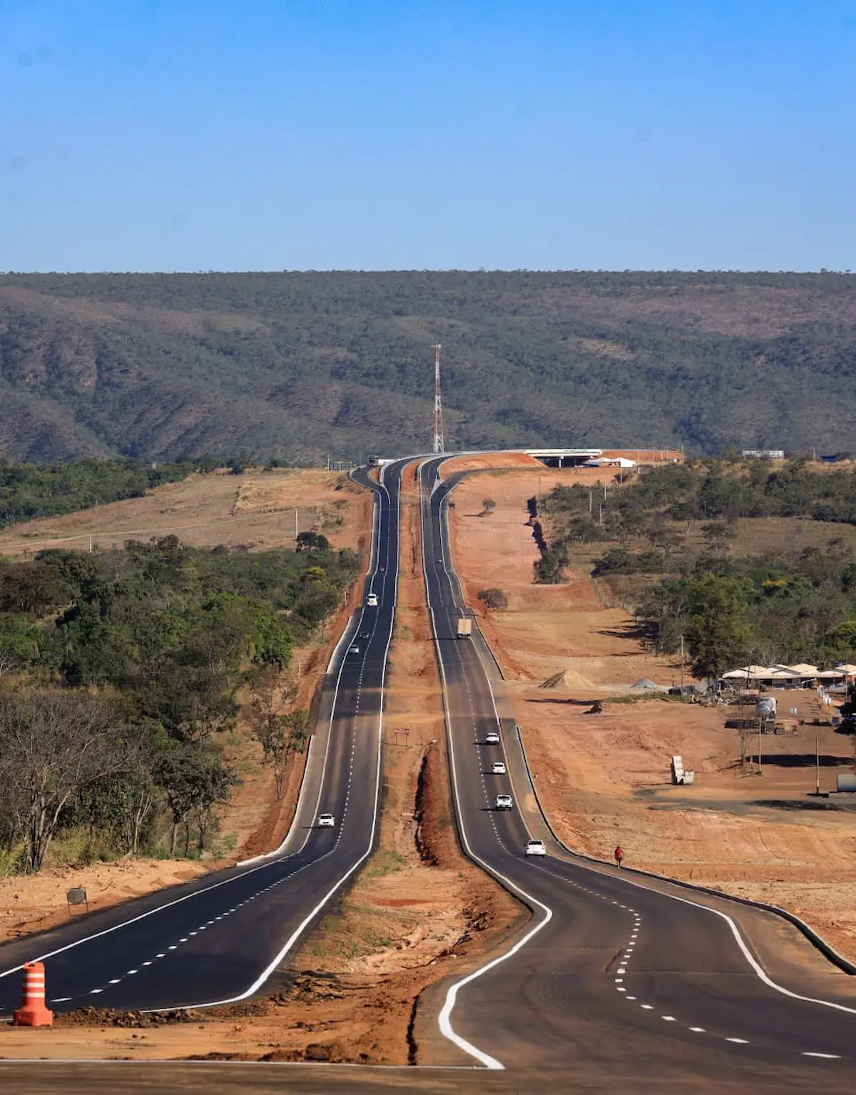 Investimentos estaduais contemplam rodovias, unidades de saúde e equipamentos públicos para melhorar os serviços oferecidos à população goiana. (Foto: Divulgação)