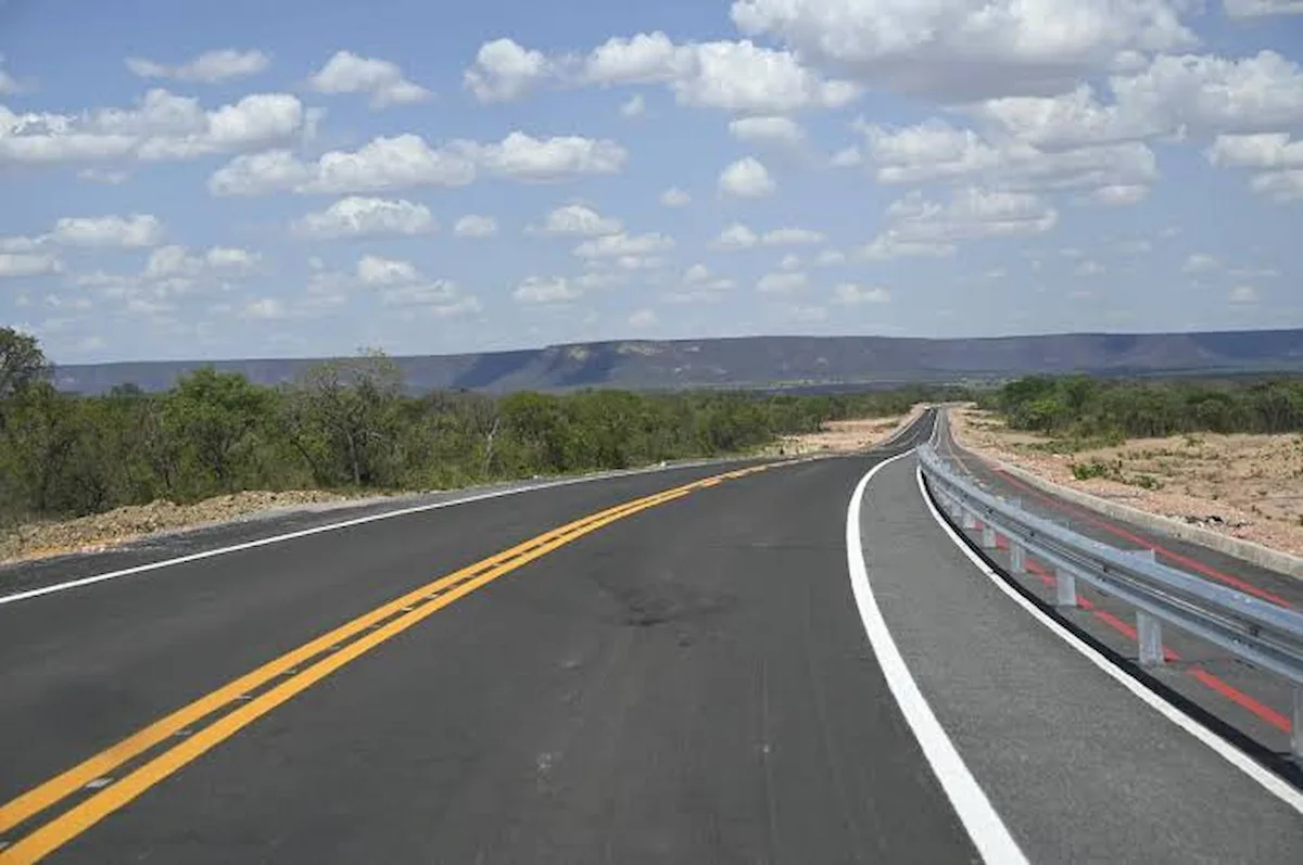 Obras públicas avançam pelo território goiano, com melhorias na infraestrutura viária e na estrutura de atendimento à população. (Foto: Divulgação)